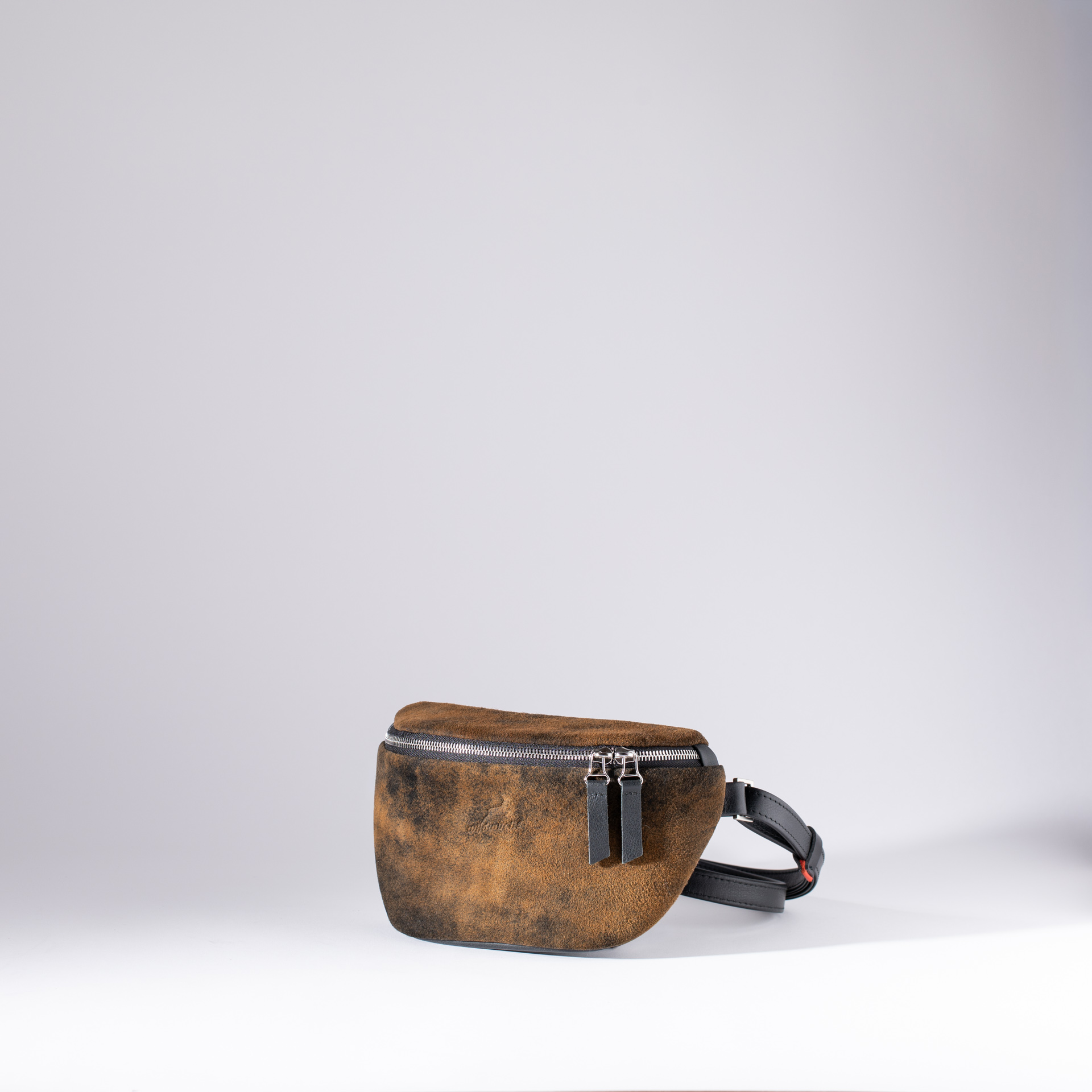Exclusive fanny pack Marseille S made of deerskin | Ackermann Leder